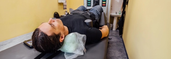 Spinal decompression table